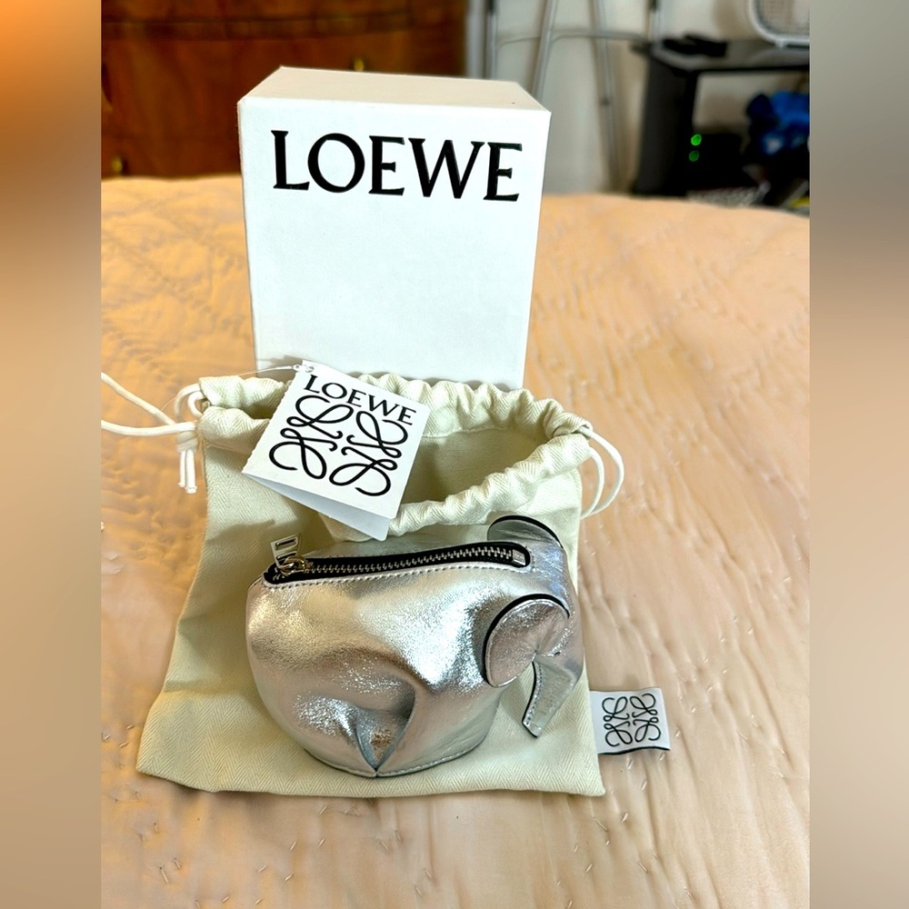 NEW LOEWE SILVER LEATHER COIN PURSE